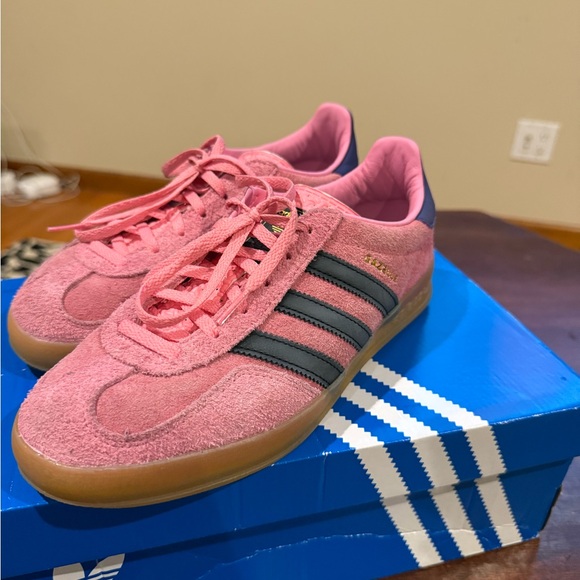 Adidas Pink and Black Sneakers - Picture 2 of 4